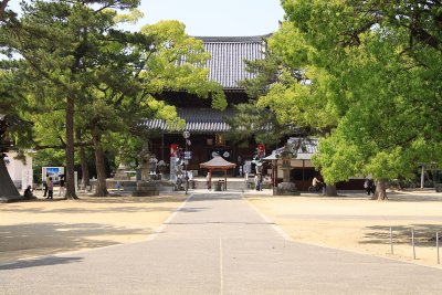 Pathway into Zentsū-ji