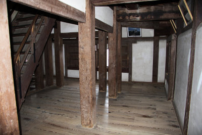 Bare interior of Marugame-jō's donjon