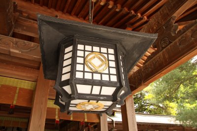 Lantern hanging at Warei-jinja