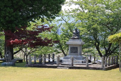 Samurai statue on the castle grounds