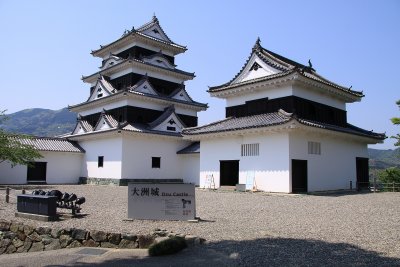 Ōzu-jō's donjon and Koran-yagura