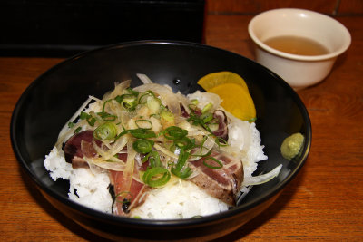 Katsuo-no-tataki donburi