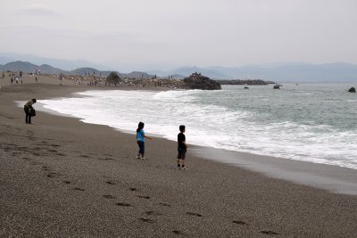 Children looking out to the Pacific
