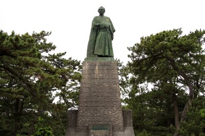 Statue of Sakamoto Ryōma at Katsura-hama
