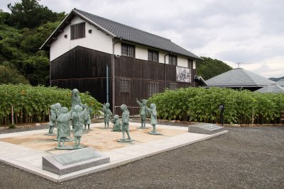 Sculpture of Nijūshi-no Hitomi scene