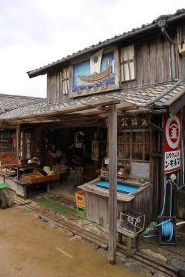 Old wooden shop at Nijūshi-no Hitomi