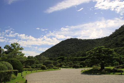 Blue skies over Ritsurin-kōen