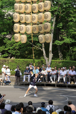 Kantō set upon the shoulder