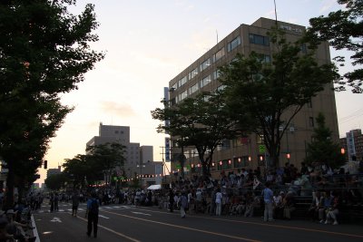 Crowds gathering before the night event