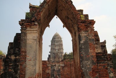 Entrance to Wat Ratburana
