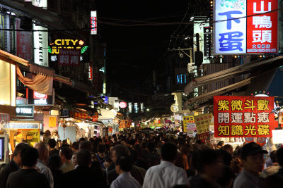 Entering Shilin Night Market