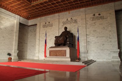 Statue of Chiang Kai-shek within the hall