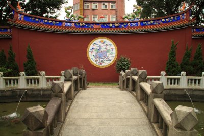 Bridge and wall in Taipei's Confucian Temple