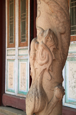 Dragon pillar outside the Hall of the Sage