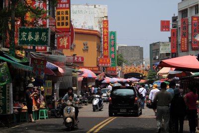 Approach to the Tianhou Temple and market