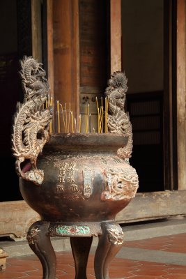 Incense censer outside the Rear Hall, Longshan Temple