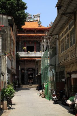 Medicine Lord Temple at the end of Shennong St.