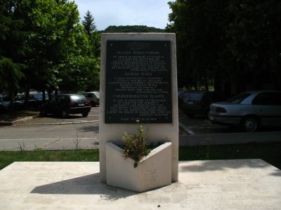 Plaque commemorating local assistance to Kosovo