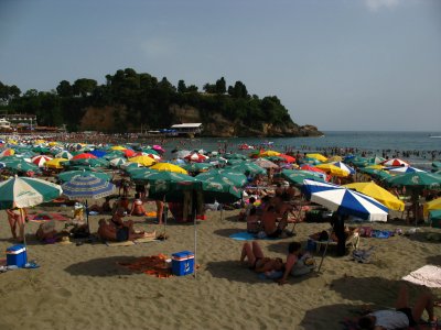 Beach umbrellas on Mala Plaža
