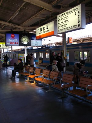 Platform at Wakayama station
