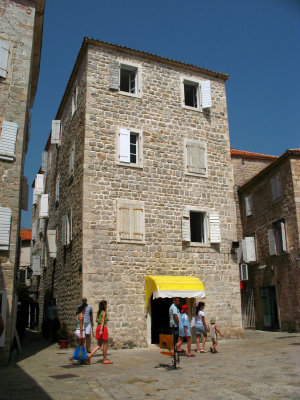 Austere stone building, Stari Grad