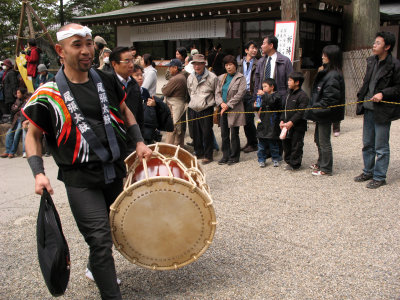 The taiko crew arrives