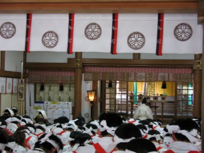 Praying for the year's harvest within the Hon-dō