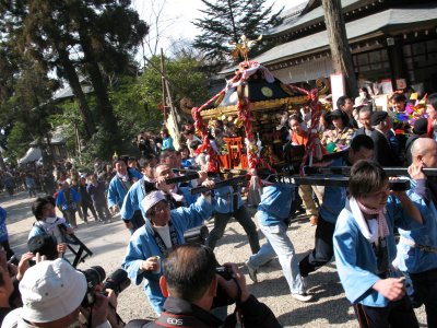 Rushing up with another mikoshi