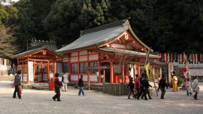 Hime-no-miya Jinja and adjacent shrine
