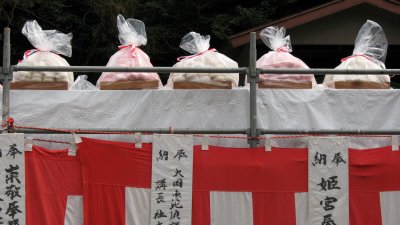 Bags full of mochi atop the platform