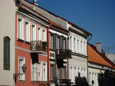 Facades along Pilies gatvė