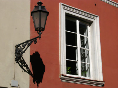 Lantern and window, Pilies gatvė