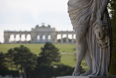 Statue u. Gloriette - Schnbrunn