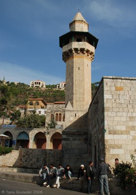 Syrians waiting for work in Beiteddine