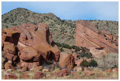 Amphitheater between 2 rocks