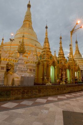 My08098 Yangon Shwedagon.jpg