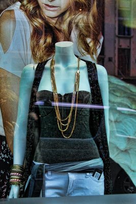 Chains on Queen Street.jpg
