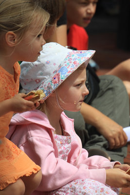 Cute little kids were enthralled with Busker Damien Ryan