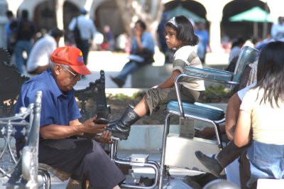SHOE SHINE