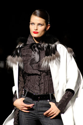 2 - Isabeli Fontana