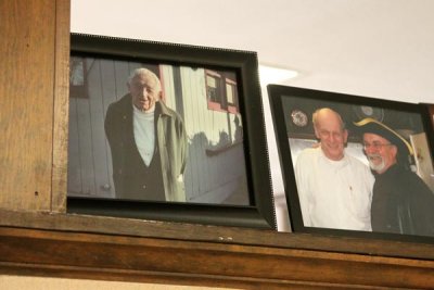 Photos Inside Hank's Diner