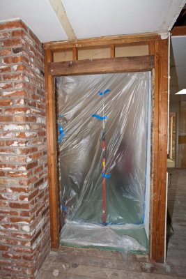Door casing between living room and familly room is gone.