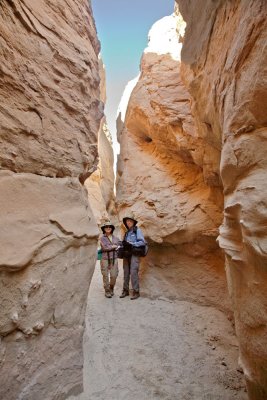 043  Dee & Karl in a narrow part_0790Ps`0802071212.jpg