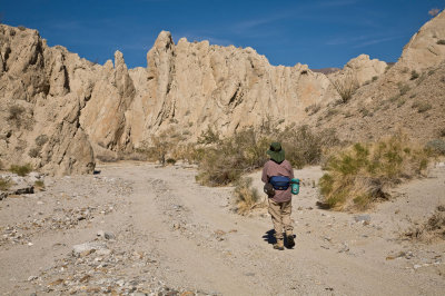 051  Dee in Coachwhip Canyon_0907Acr`0802081037.jpg