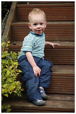 Elliot - garden 25th may 2009 4.jpg