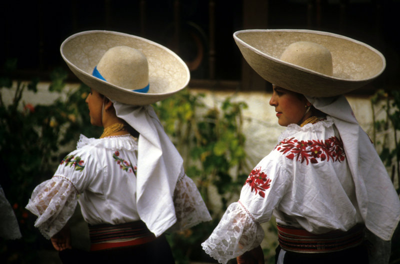 Ibarra. Folk-dancers at hacienda Los Monjes