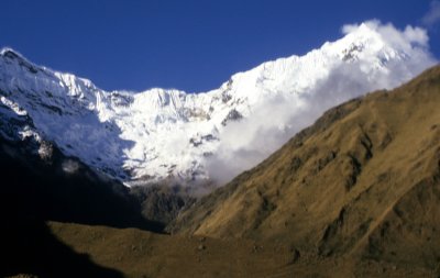 Snowcapped mountains on the way to Machu Picchu