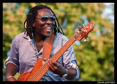 richard Bona 0682.jpg