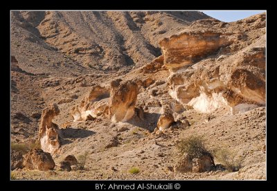 Outcrops on your way to Wadi Dyqah