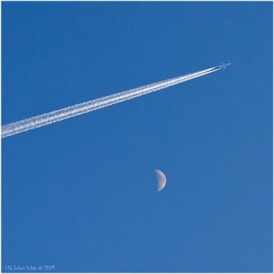 Is it the 17.45 Finnair plane from Helsinki flying over the moon there?